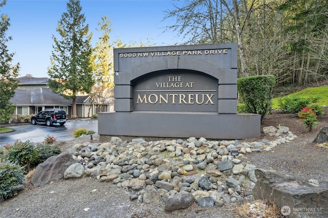 view of community / neighborhood sign
