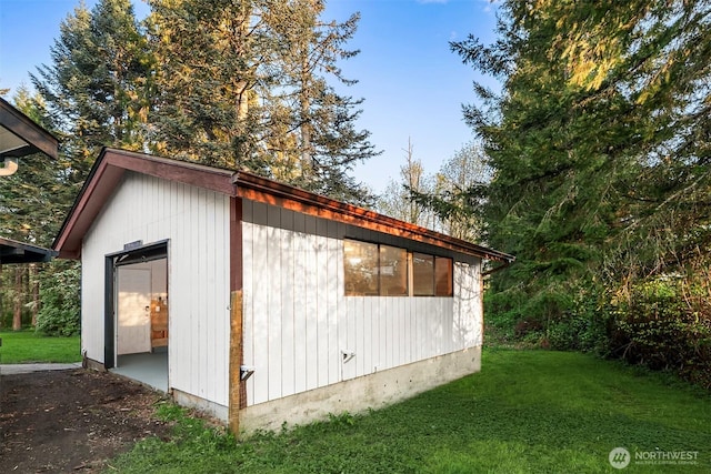view of outbuilding