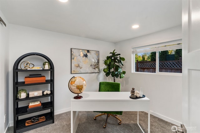 office area featuring recessed lighting, carpet flooring, and baseboards