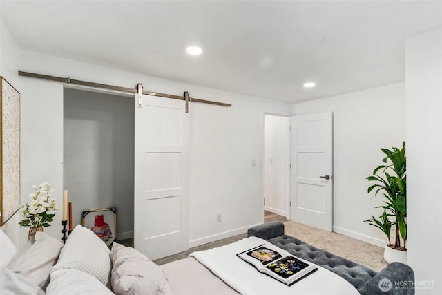 bedroom featuring baseboards, a barn door, carpet floors, and recessed lighting