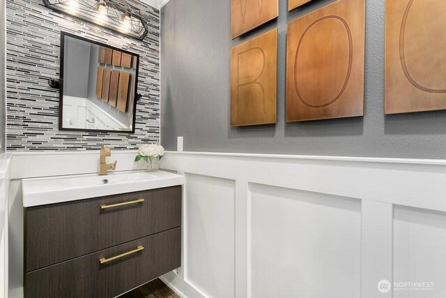 bathroom with vanity and decorative backsplash