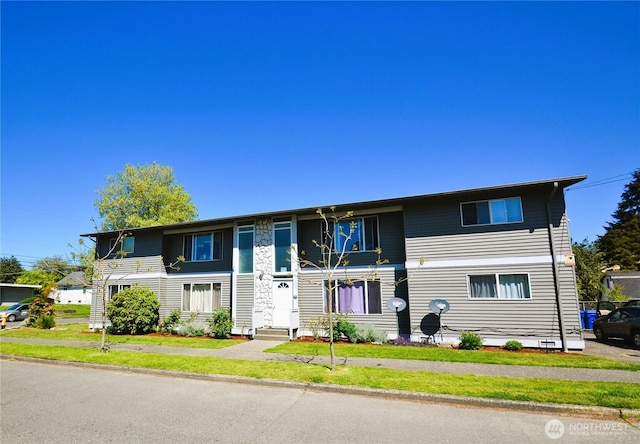 view of front of home with a front lawn