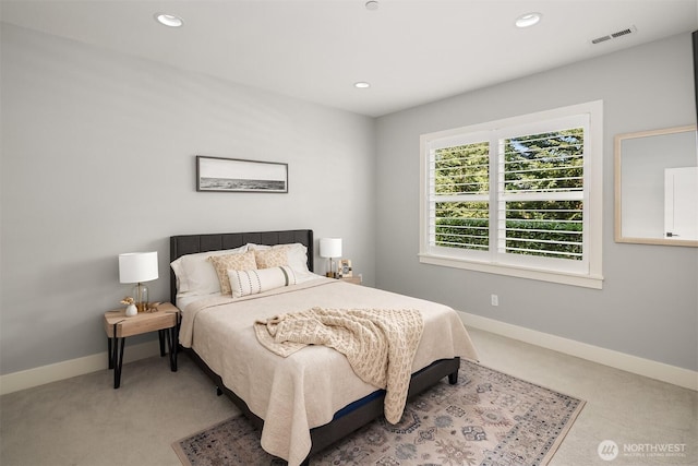 bedroom featuring recessed lighting, baseboards, visible vents, and light carpet