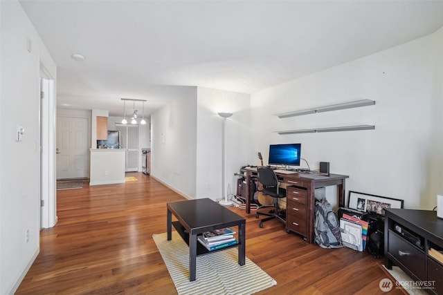 office space featuring an inviting chandelier, wood finished floors, and baseboards