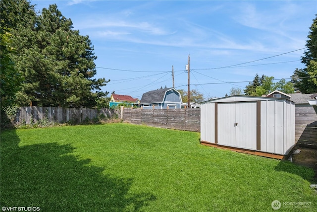 211 Yew St, Centralia, WA 98531 - view of yard featuring an outdoor structure, fence, and a storage unit
