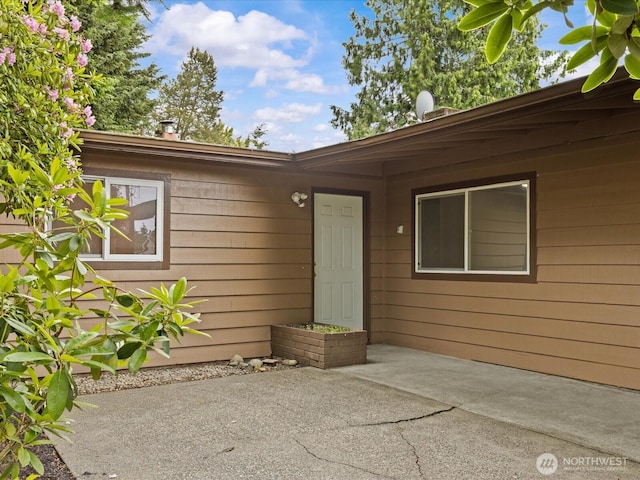 2909 SW 116th St, Burien, WA 98146 - doorway to property with a patio area