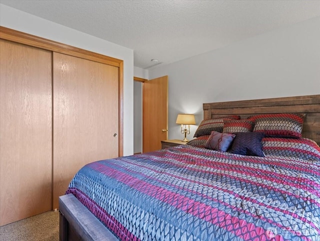 bedroom with carpet flooring and a closet