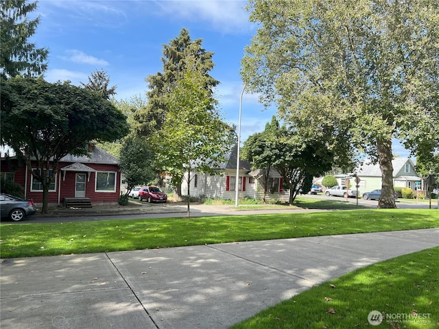 view of front of house with a front lawn