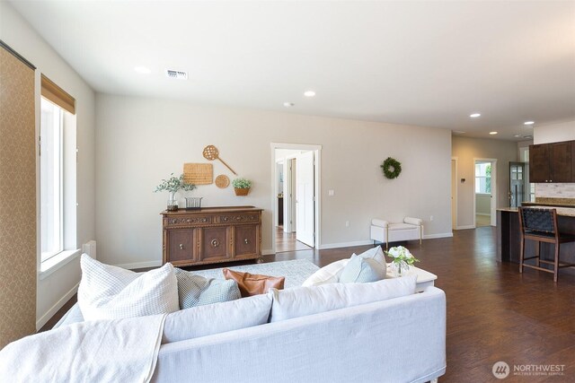 living room featuring recessed lighting, baseboards, visible vents, and dark wood finished floors