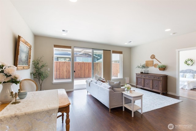 living room featuring recessed lighting, baseboards, visible vents, and dark wood-style floors