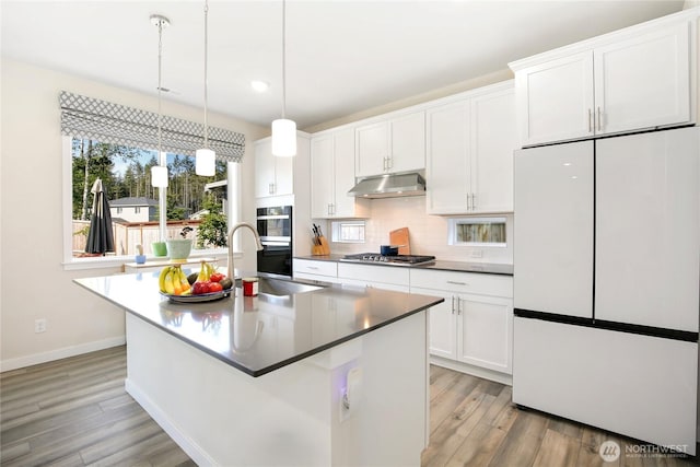 22125 Jameson Ave NW, Poulsbo, WA 98370 - kitchen with freestanding refrigerator, a sink, light wood finished floors, stainless steel gas stovetop, and tasteful backsplash