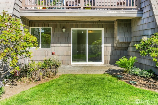 21615 80th Ave W Unit 101, Edmonds, WA 98026 - entrance to property with a lawn