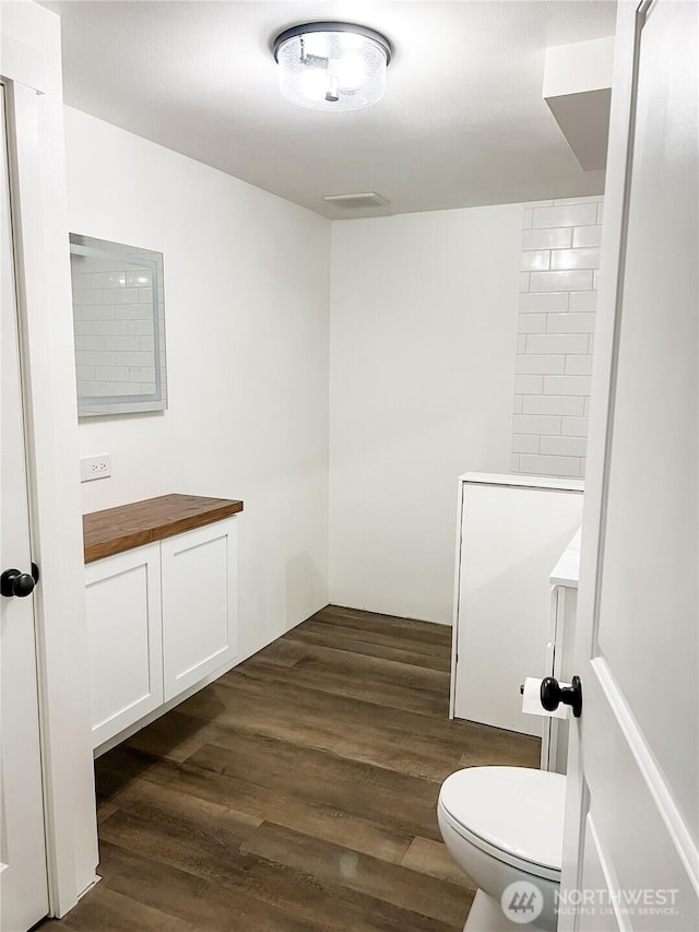 780 10th St NE, East Wenatchee, WA 98802 - bathroom featuring wood finished floors and toilet