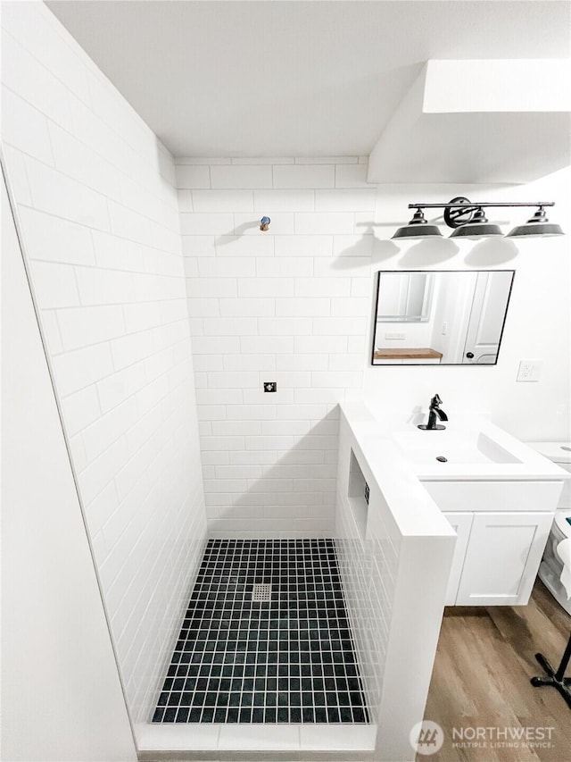 780 10th St NE, East Wenatchee, WA 98802 - full bath with vanity, wood finished floors, and tiled shower