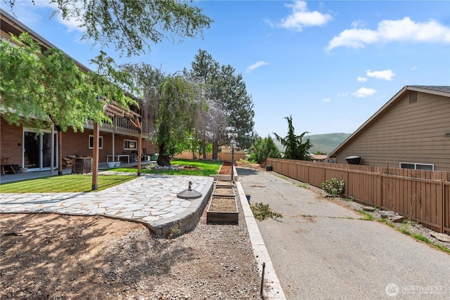 780 10th St NE, East Wenatchee, WA 98802 - view of yard featuring a patio