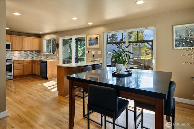 dining area featuring plenty of natural light, recessed lighting, and light wood-style flooring