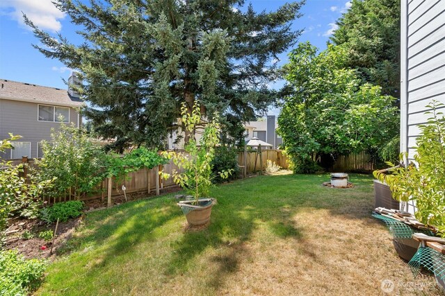 13103 SE 261st Pl, Kent, WA 98030 - view of yard with a fenced backyard