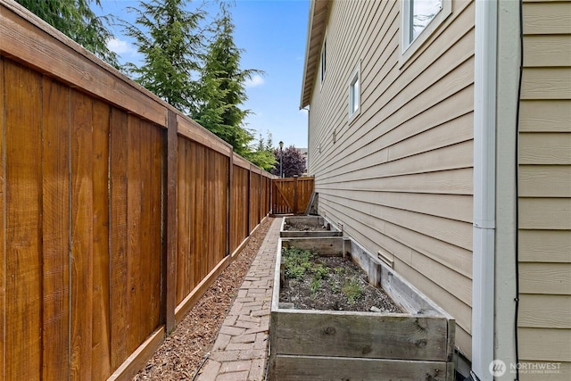 4000 Cameron Dr NE, Lacey, WA 98516 - view of yard with a garden