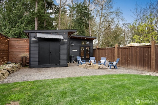 909 11th St, Mukilteo, WA 98275 - view of outbuilding featuring a fire pit, an outbuilding, and a fenced backyard