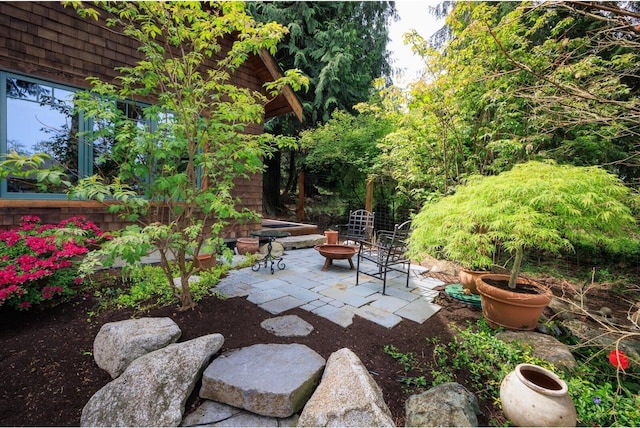 view of patio featuring an outdoor fire pit