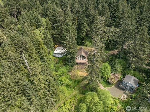birds eye view of property featuring a wooded view