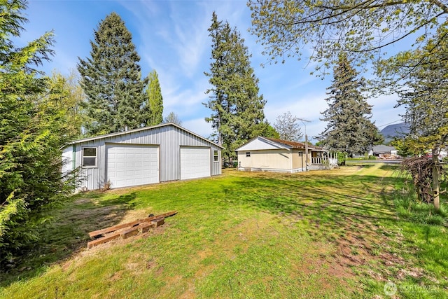 view of yard with an outdoor structure and a garage
