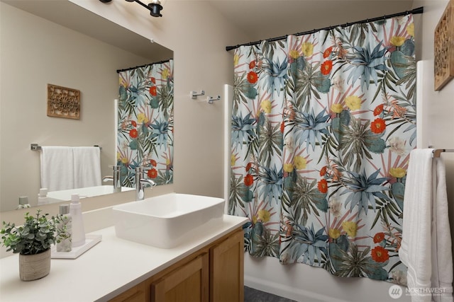 bathroom featuring a shower with shower curtain and vanity
