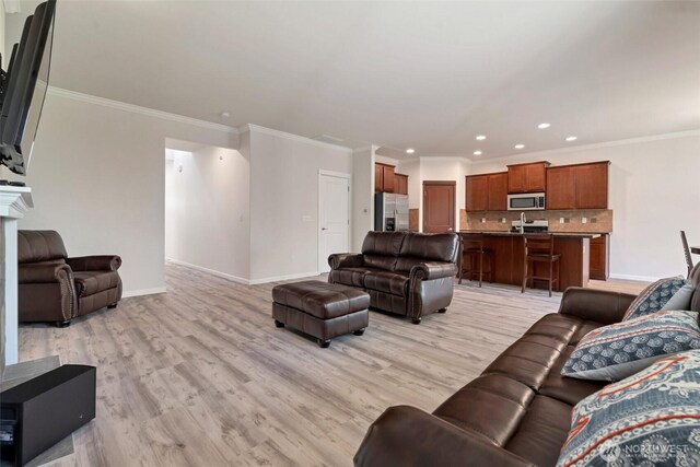 living area featuring crown molding, recessed lighting, baseboards, and light wood-type flooring