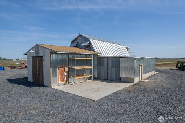 view of outdoor structure with an outdoor structure