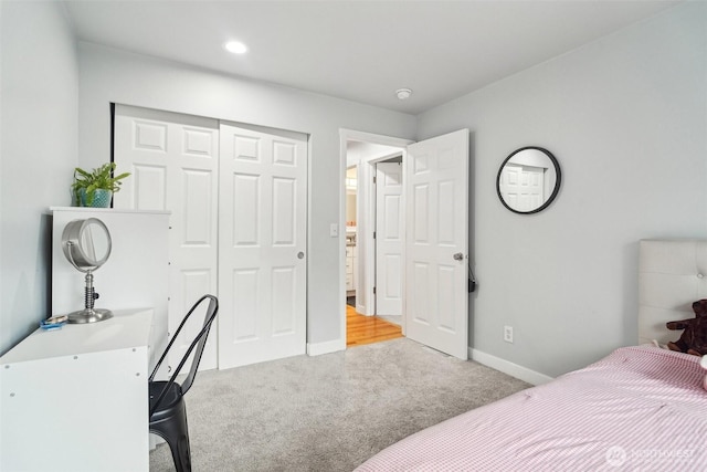 carpeted bedroom featuring baseboards, a closet, and recessed lighting