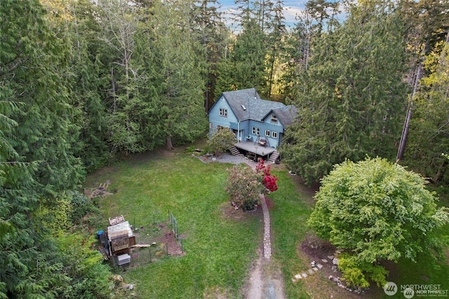 birds eye view of property featuring a forest view
