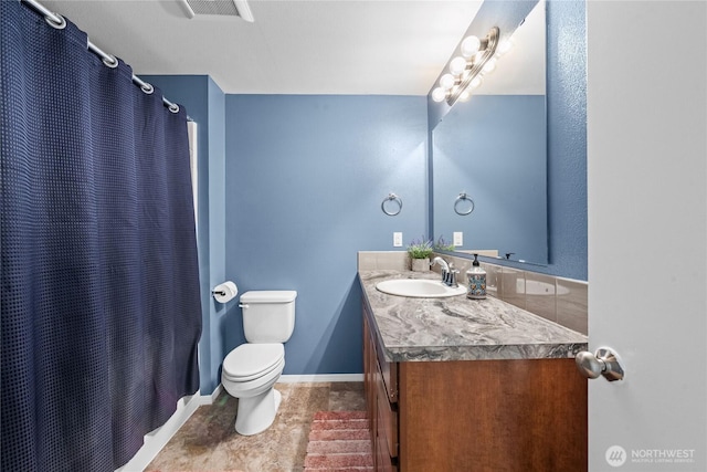 bathroom featuring vanity, toilet, baseboards, a shower with curtain, and visible vents