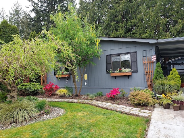 view of front of home with a front yard