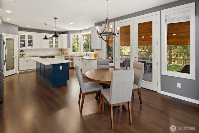 dining area featuring visible vents, dark wood finished floors, baseboards, a chandelier, and recessed lighting