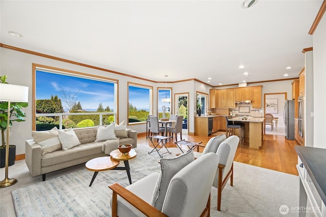 living room with recessed lighting, baseboards, and ornamental molding