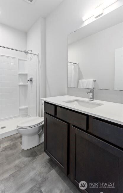 full bathroom with vanity, toilet, and a shower with curtain