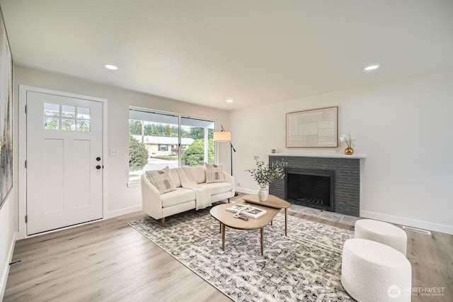 2613 Pike St SE, Auburn, WA 98002 - living area featuring wood finished floors, plenty of natural light, a fireplace, baseboards, and recessed lighting