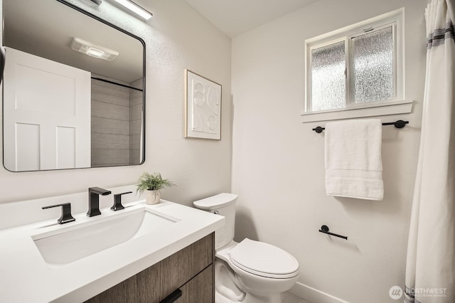 2613 Pike St SE, Auburn, WA 98002 - bathroom with toilet, vanity, and a shower with curtain