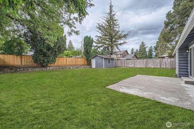 2613 Pike St SE, Auburn, WA 98002 - view of yard featuring a patio area