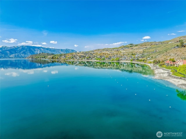 bird's eye view featuring a water and mountain view
