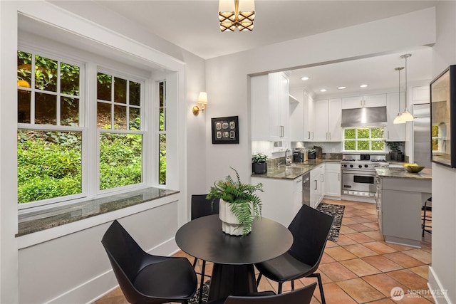 dining room with light tile patterned floors