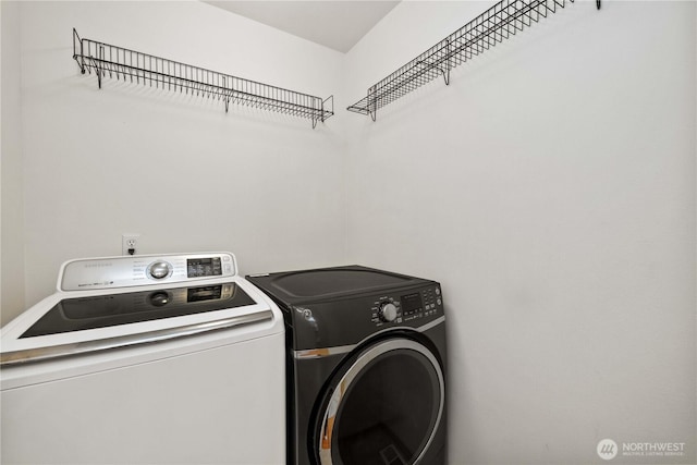 926 99th St SW, Everett, WA 98204 - washroom with washing machine and dryer