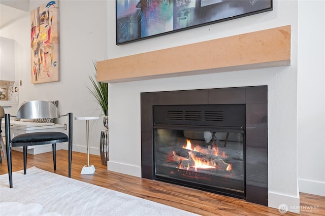 521 7th Ave Unit 204, Kirkland, WA 98033 - detailed view of a tile fireplace, wood finished floors, and baseboards