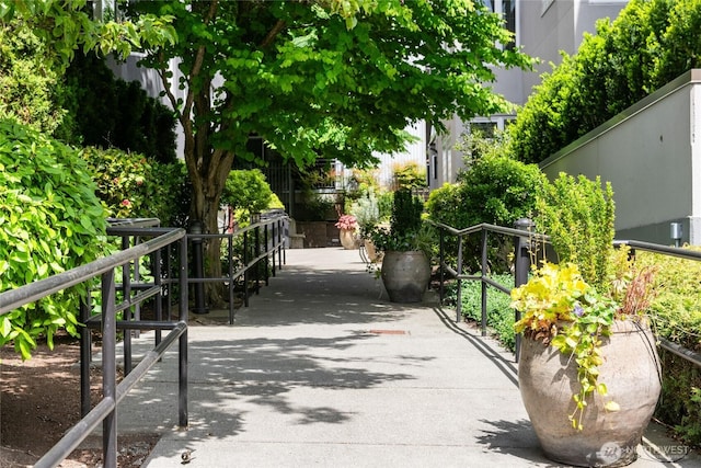 521 7th Ave Unit 204, Kirkland, WA 98033 - view of surrounding community