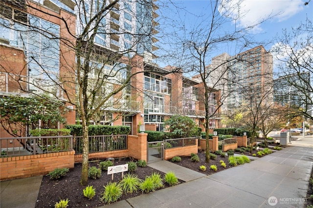 10610 NE 9th Pl Unit G403, Bellevue, WA 98004 - surrounding community featuring a fenced front yard and a gate
