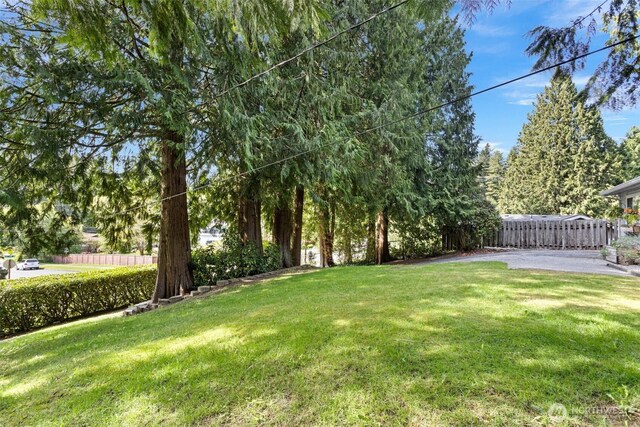 view of yard featuring fence