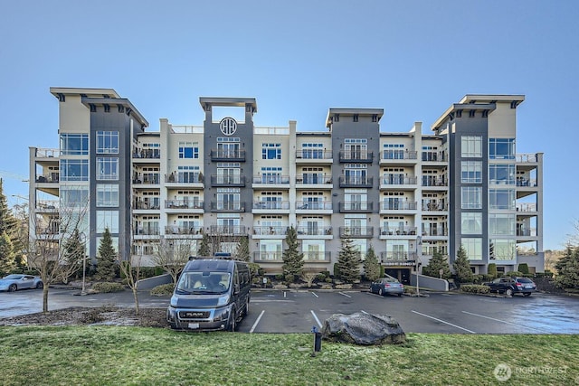 320 E 32nd St Unit 105, Tacoma, WA 98404 - view of building exterior featuring uncovered parking