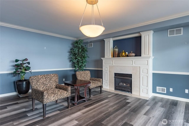 320 E 32nd St Unit 105, Tacoma, WA 98404 - living area with baseboards, visible vents, and wood finished floors