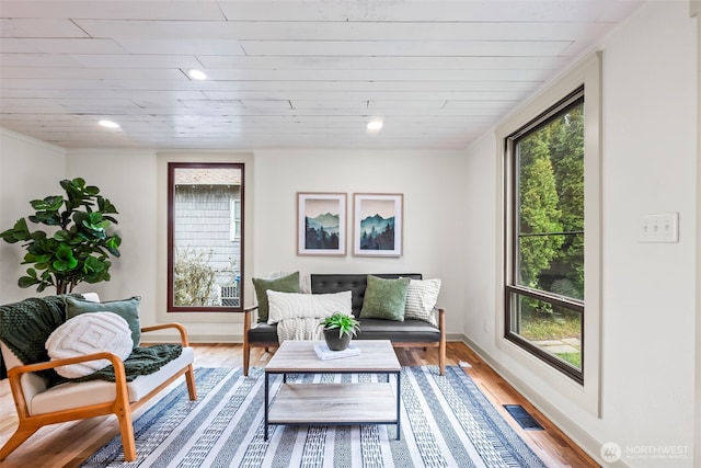 1538 7th St, Bremerton, WA 98337 - living area featuring visible vents, recessed lighting, baseboards, and wood finished floors
