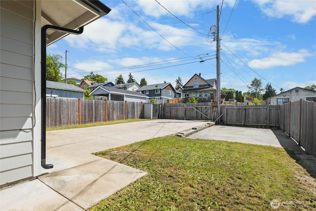 1824 E Fairbanks St, Tacoma, WA 98404 - view of yard with a patio area and a residential view